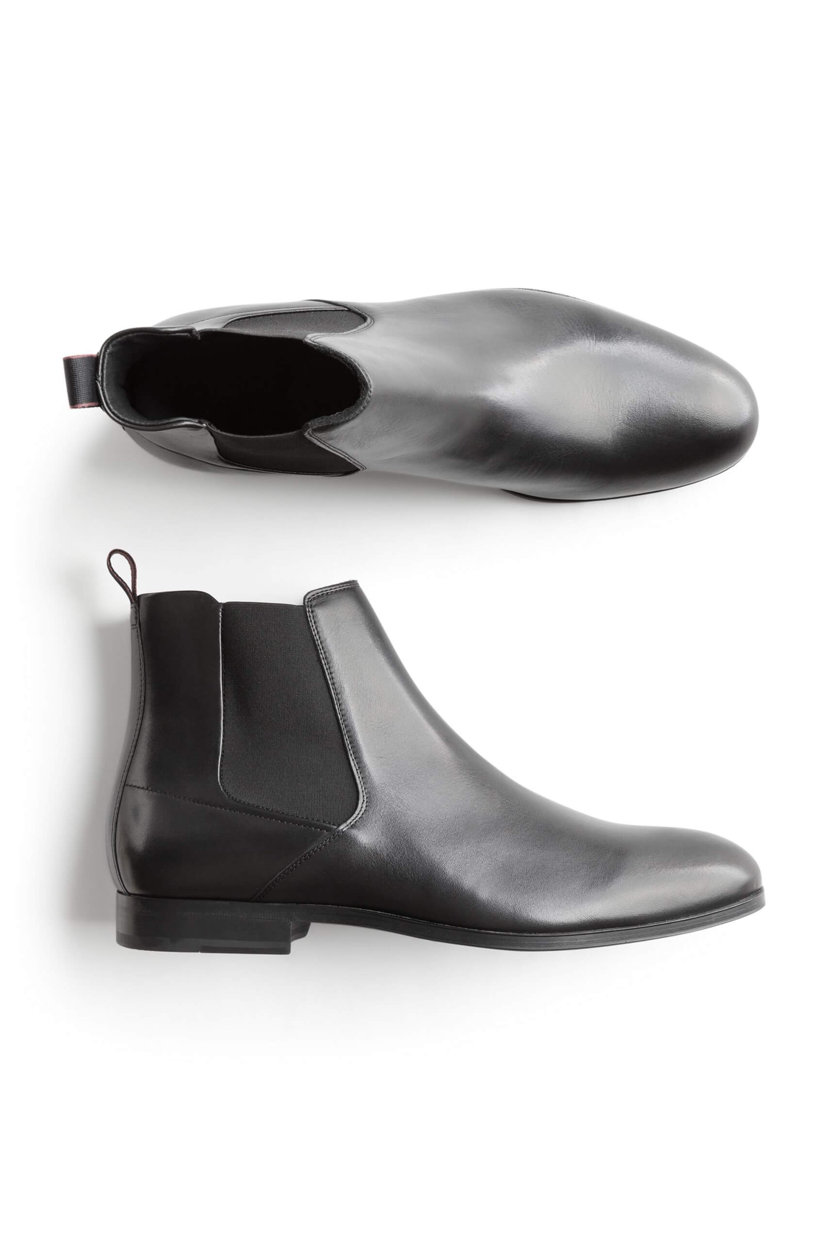 Stitch Fix men’s black leather Chelsea boots.