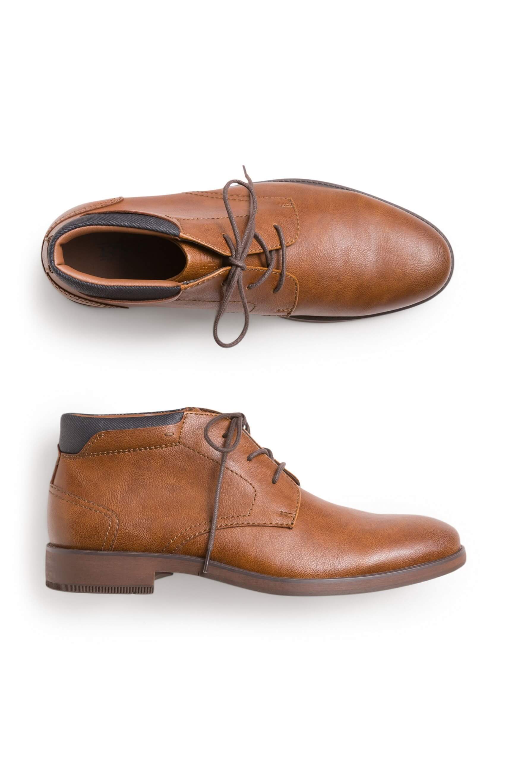 Stitch Fix men’s brown lace-up leather ankle boots.
