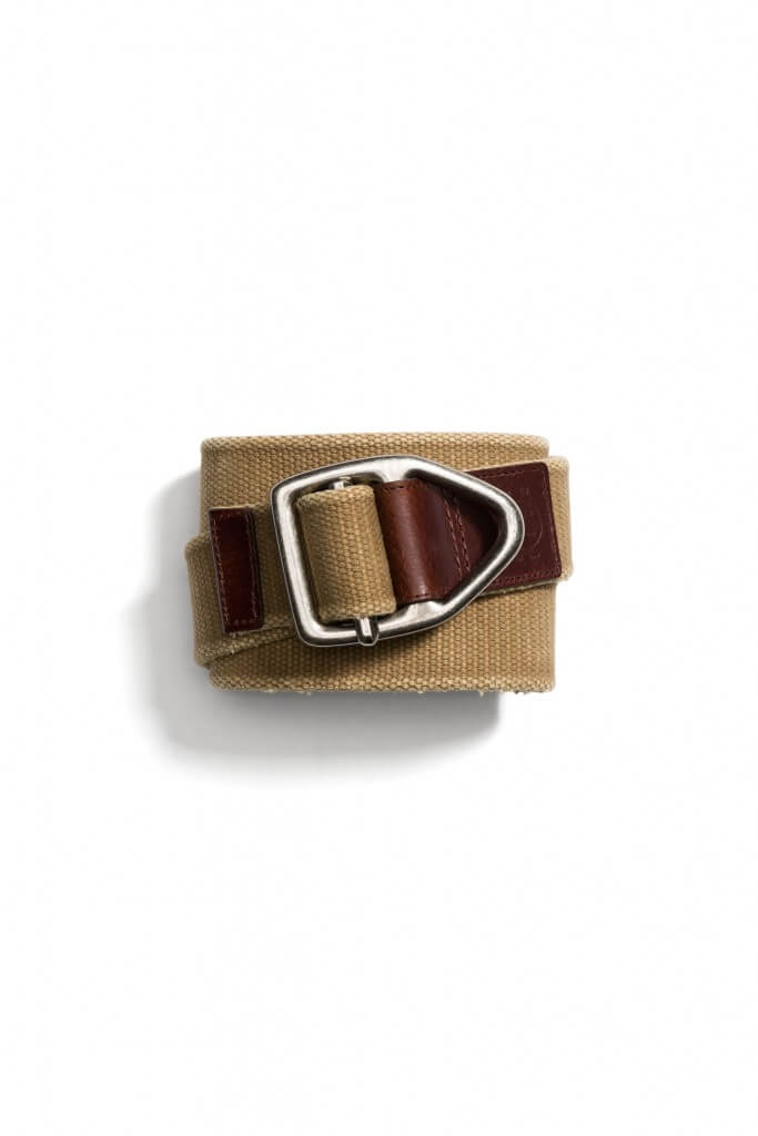 Stitch Fix men’s brown canvas belt with silver buckle.