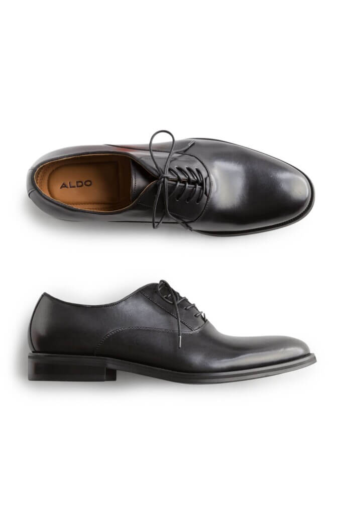 Stitch Fix men’s black lace-up dress shoes.