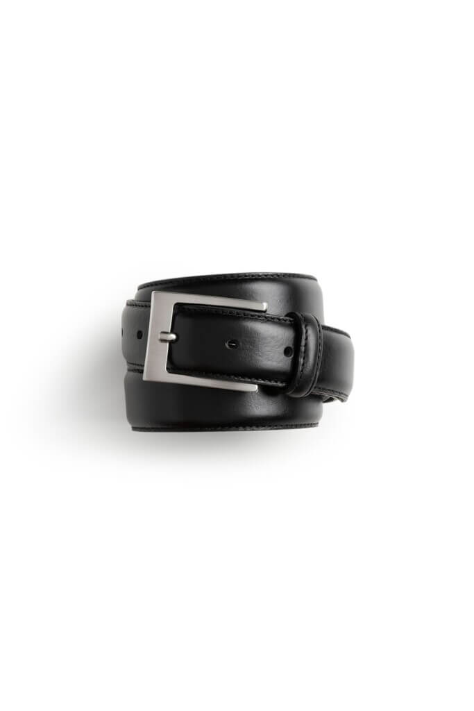 Stitch Fix men’s black belt with silver buckle.