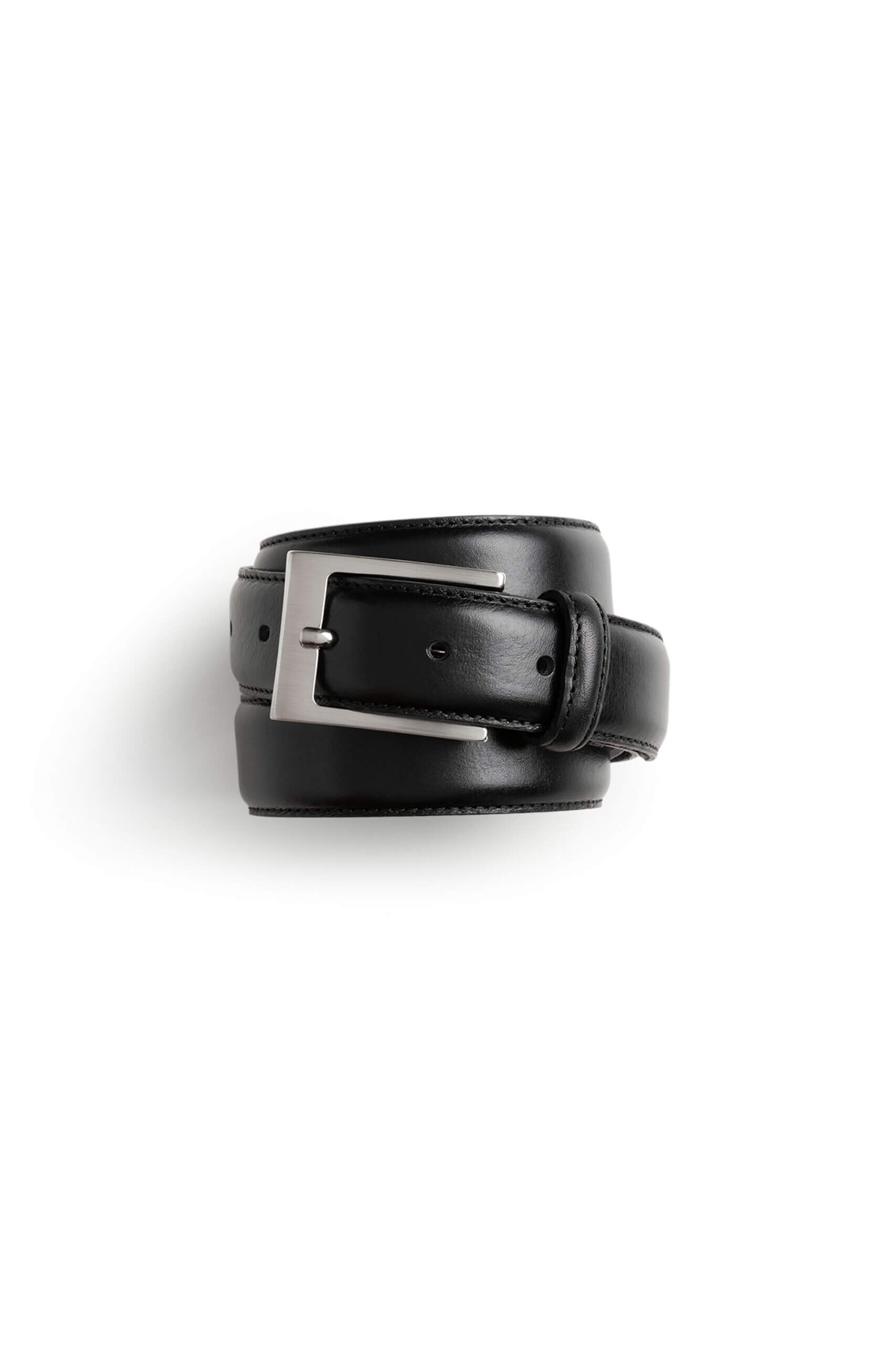 Stitch Fix men’s black belt with silver buckle.