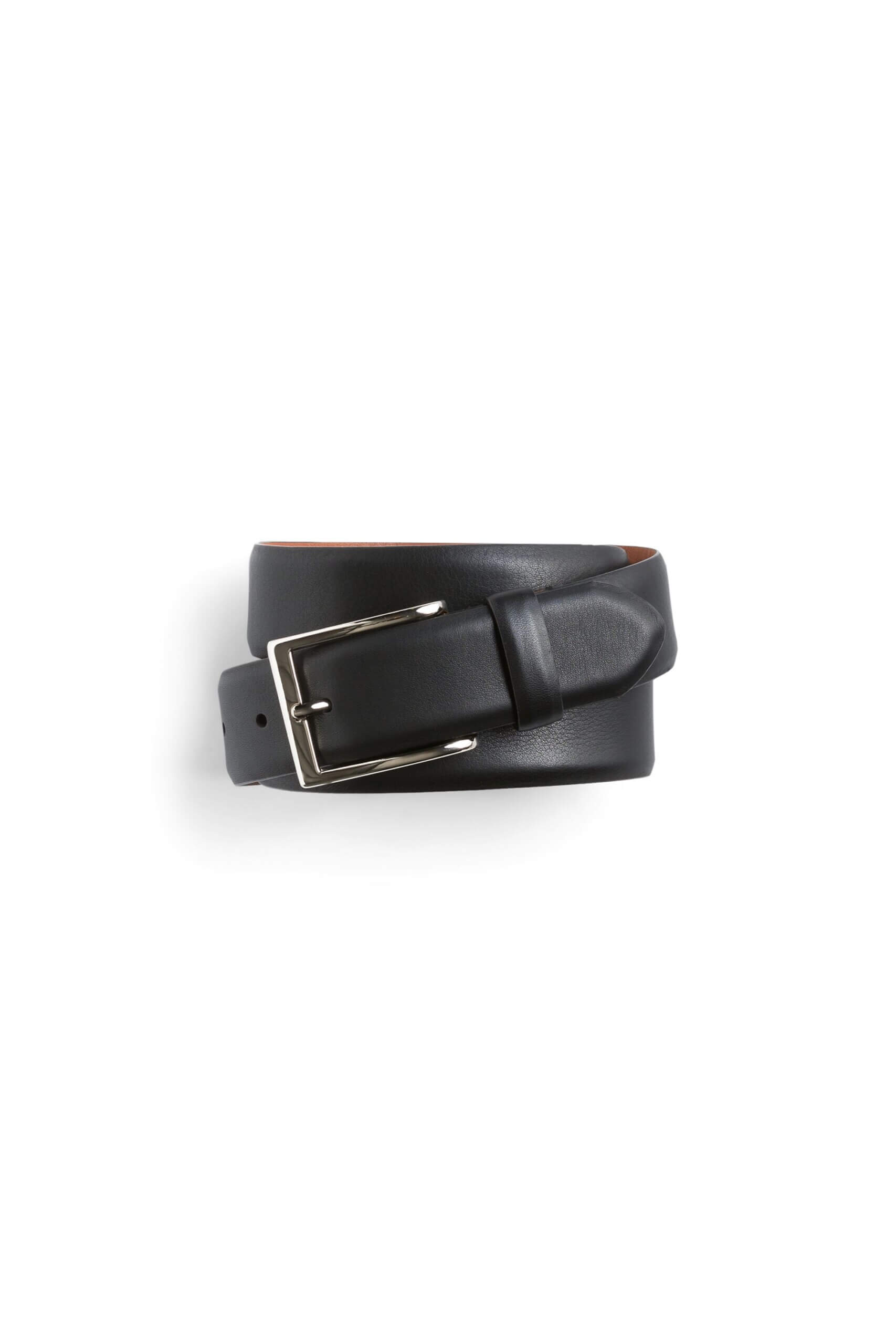 Stitch Fix men’s black leather belt with silver hardware.