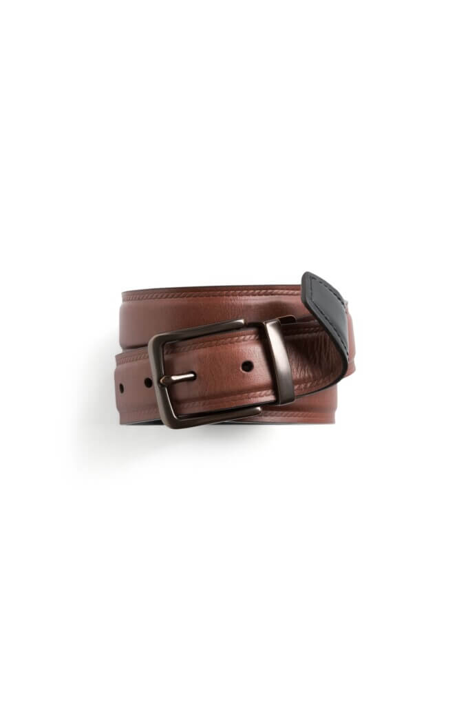 Stitch Fix men’s dark brown and black reversible belt with gunmetal hardware.