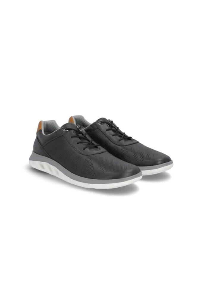 Stitch Fix men’s black sneakers.