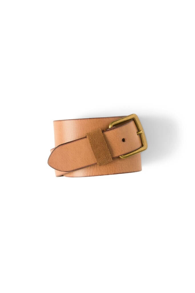 Stitch Fix men’s brown leather belt with gold hardware.