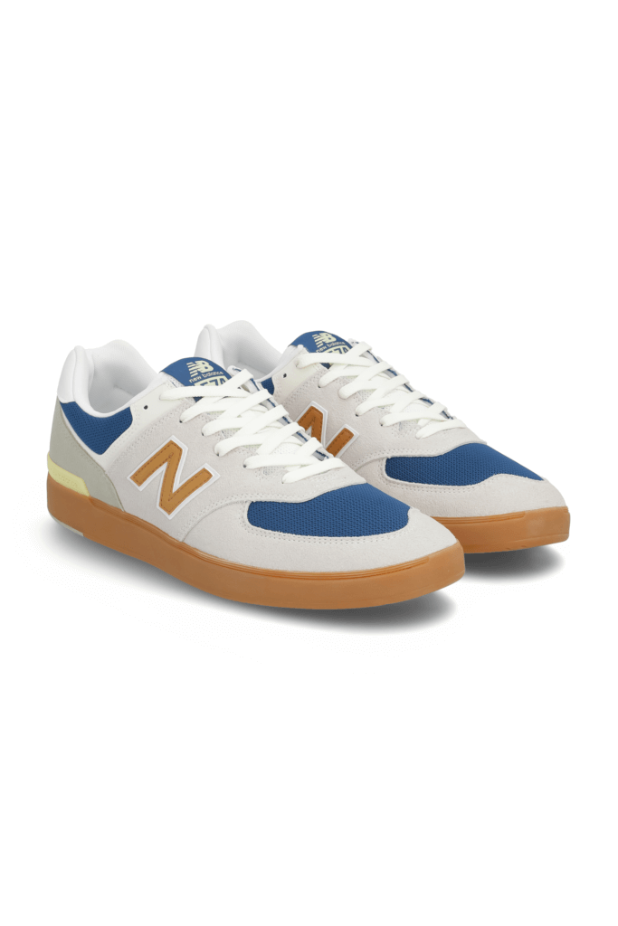 Stitch Fix men’s fall light grey and blue trainers.