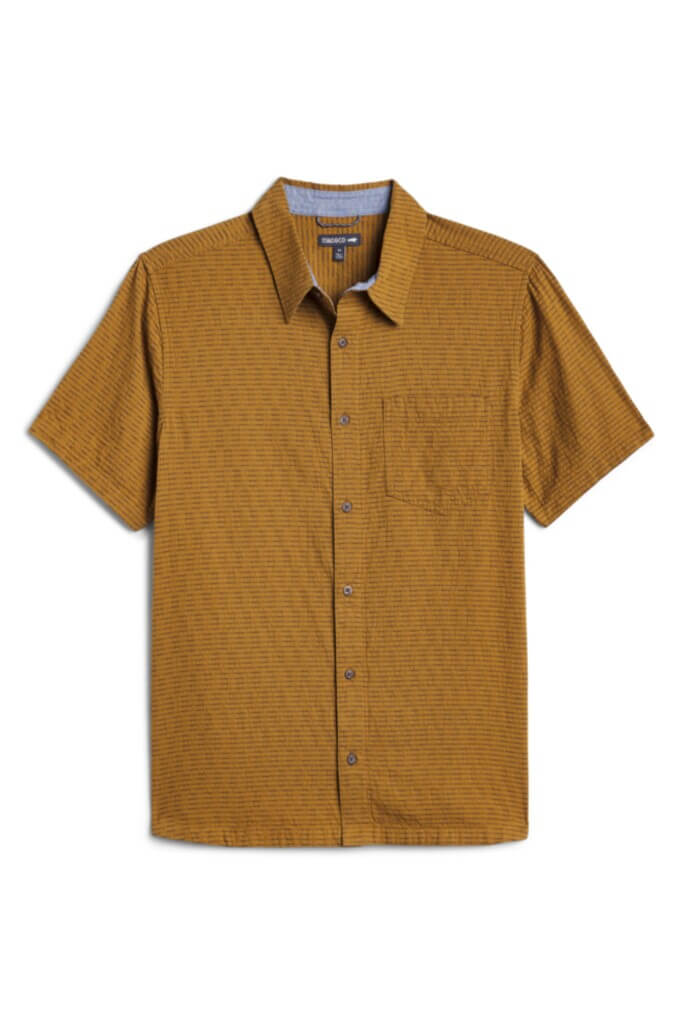 Stitch Fix Men’s brown textured short-sleeve button-up shirt.