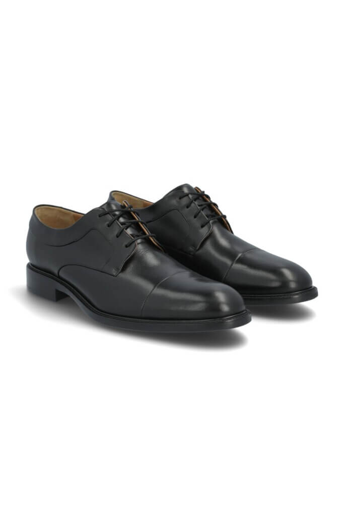 Stitch Fix men’s black dress shoes.