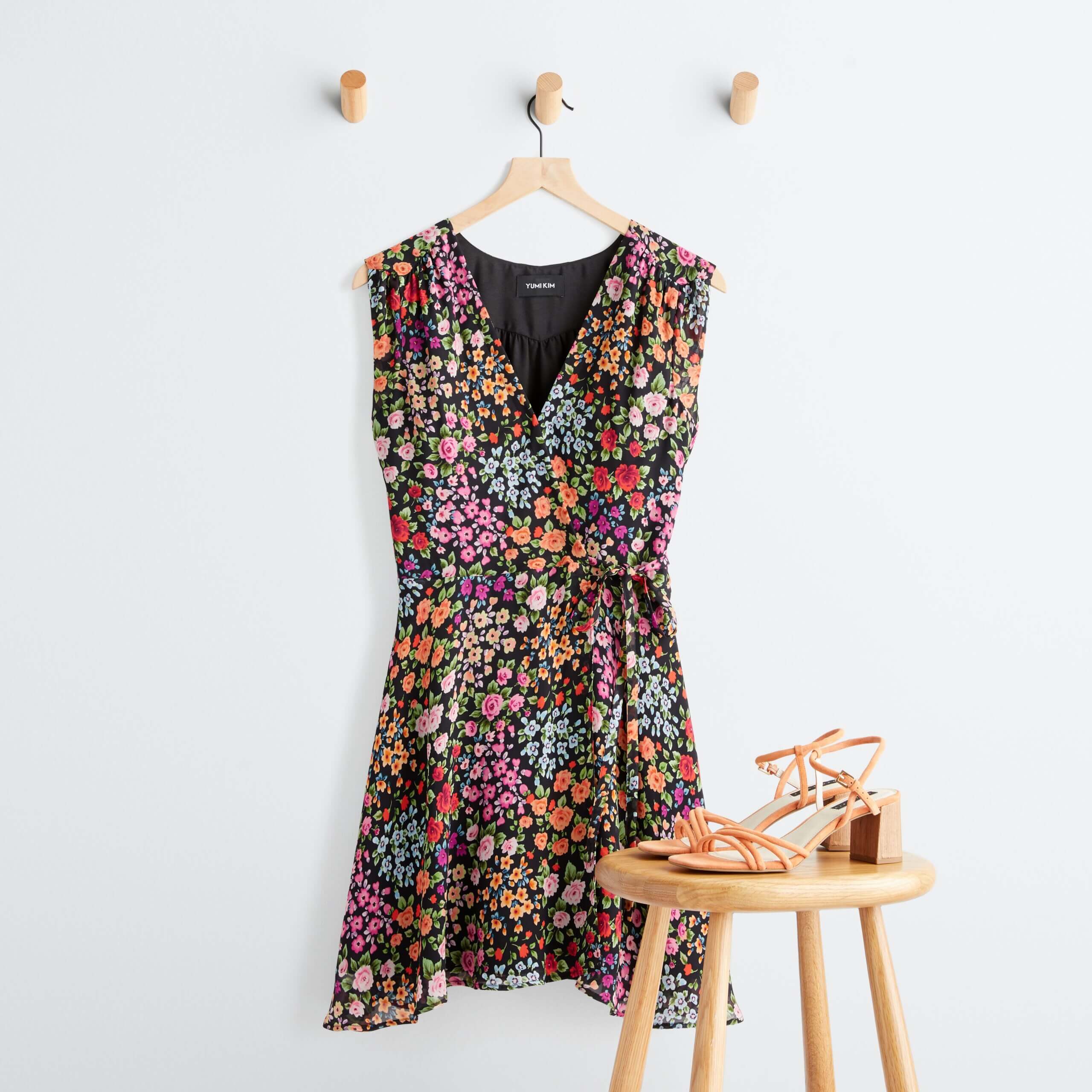 How to Dress a Petite Frame with a Large Bust: Top Tips to Flatter Your Figure