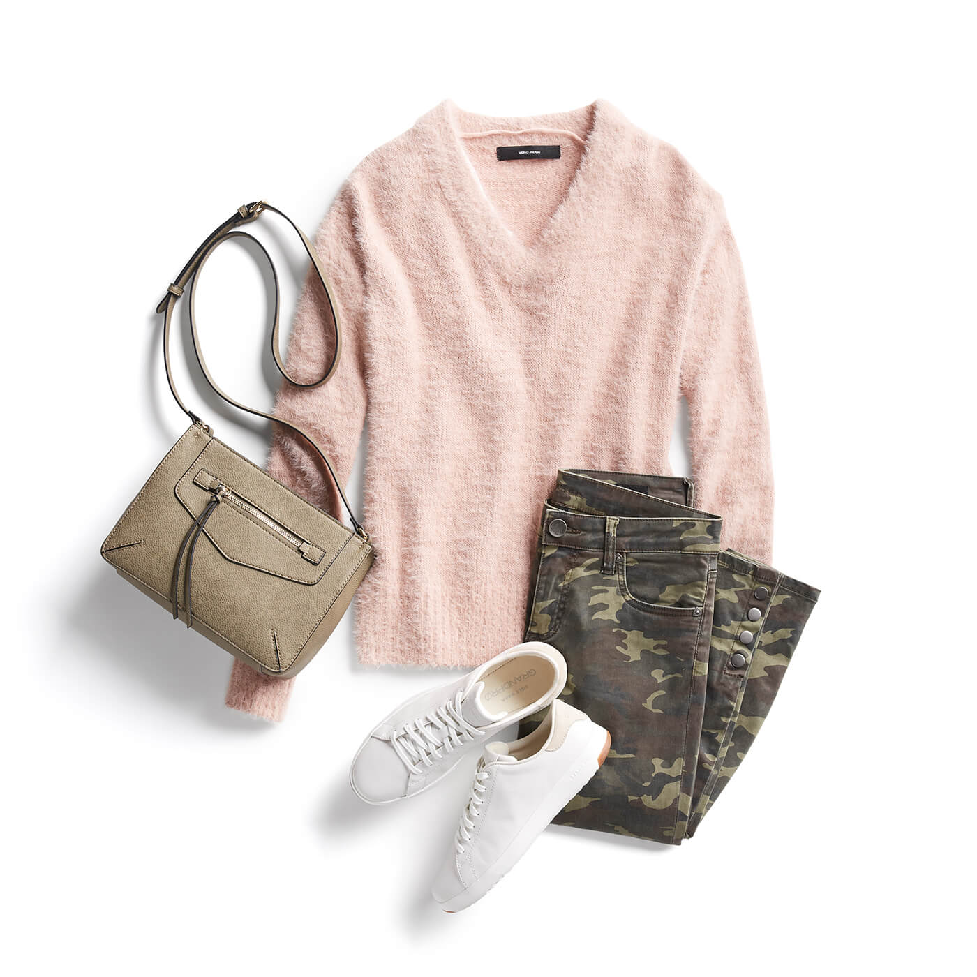 Can I wear chunky sweaters if I’m petite?