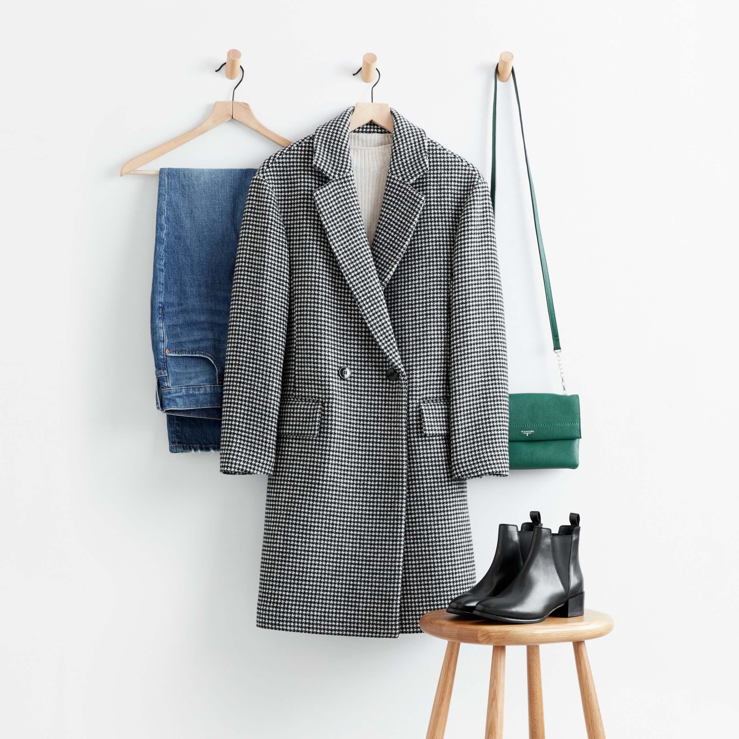 Normcore Aesthetic: Go Ahead, Blend In With The Crowd