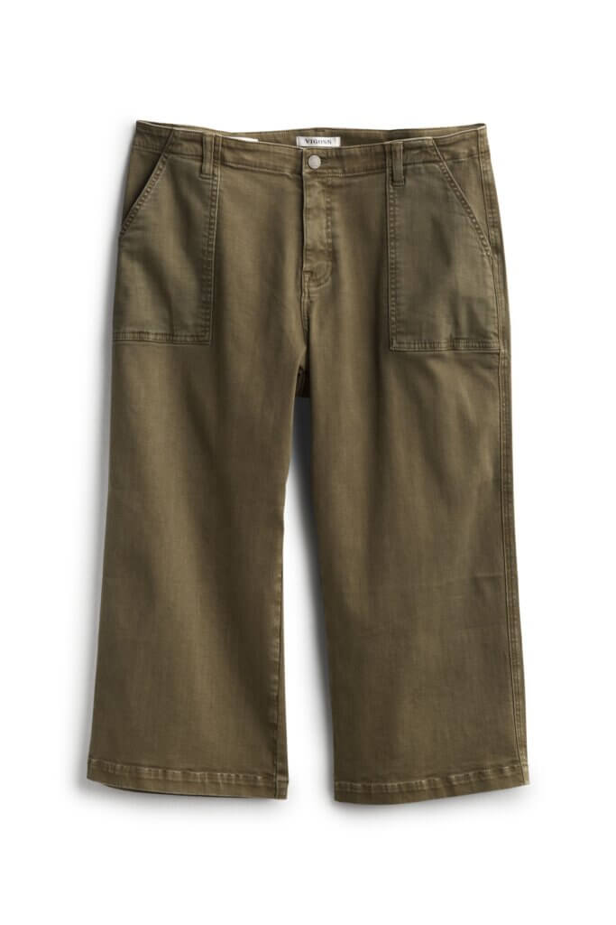 Stitch Fix women’s olive green gauchos with utility pockets.