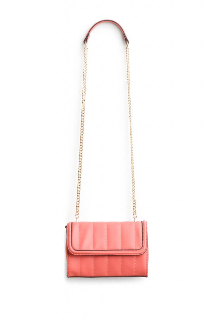 Stitch Fix women’s coral crossbody bag with gold chain-link strap.