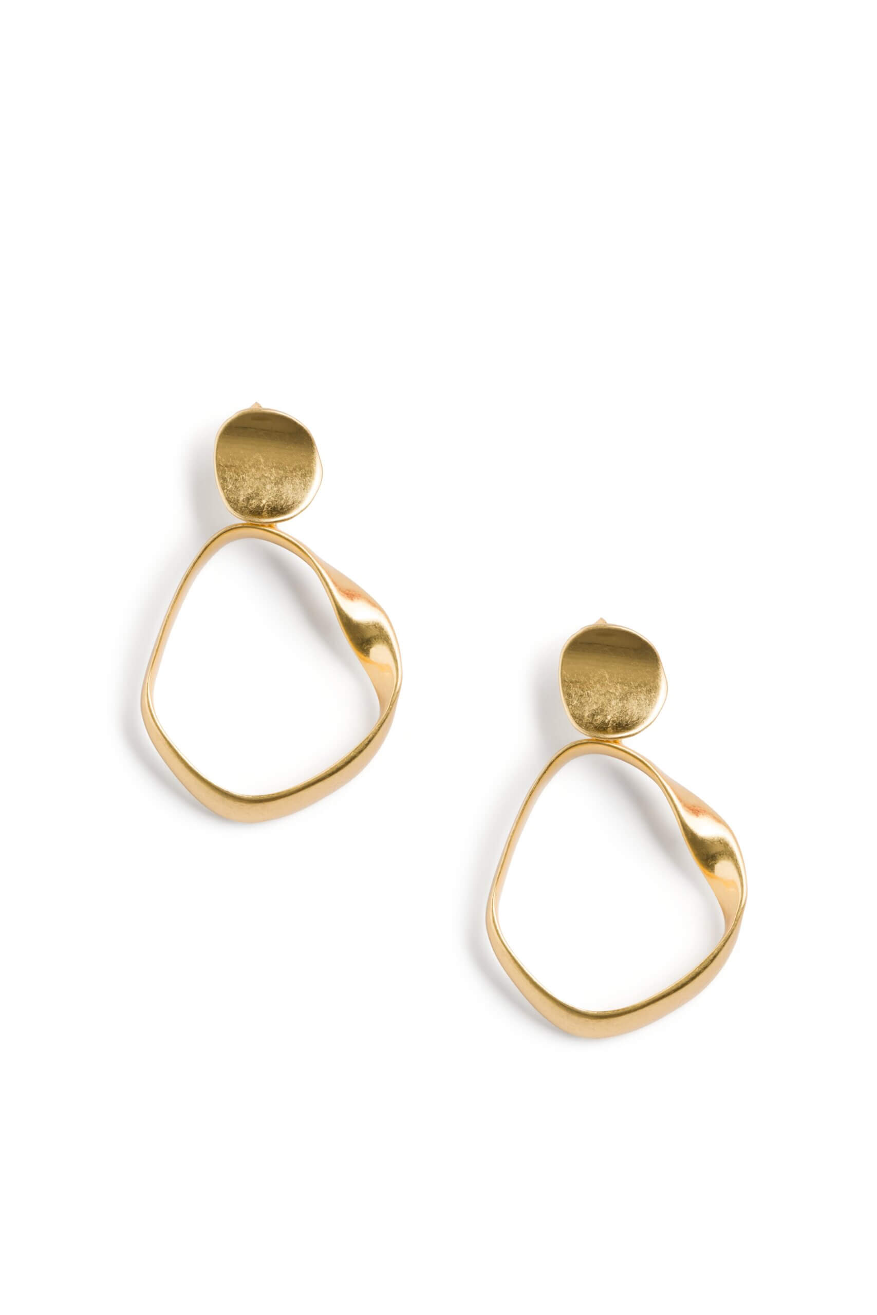 Stitch Fix women’s gold oval drop earrings.