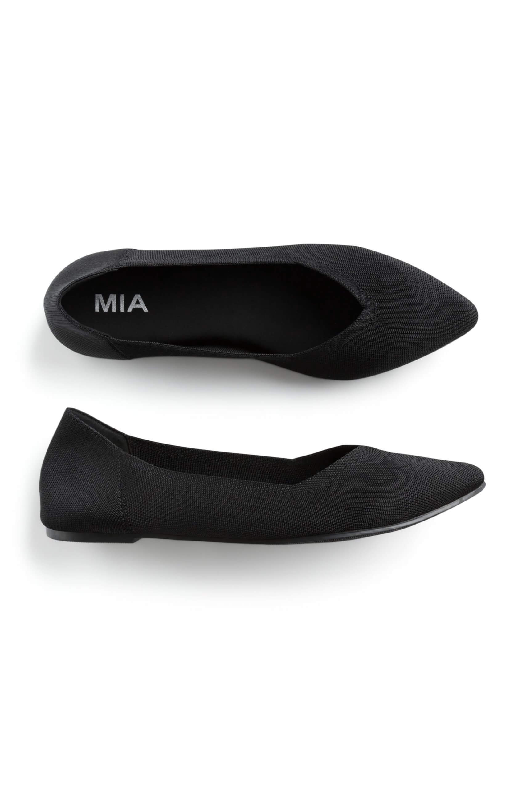 Stitch Fix women’s black flyknit flats with pointed toe.