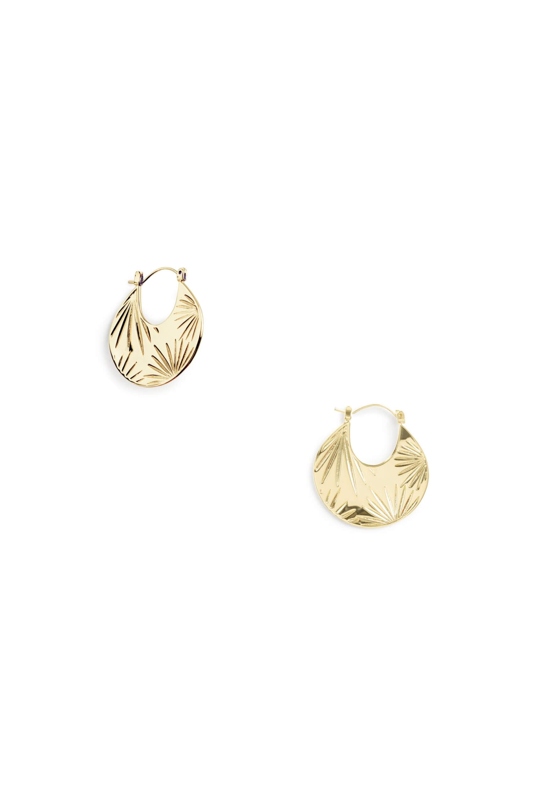 Stitch Fix women’s gold palm embossed drop earrings.