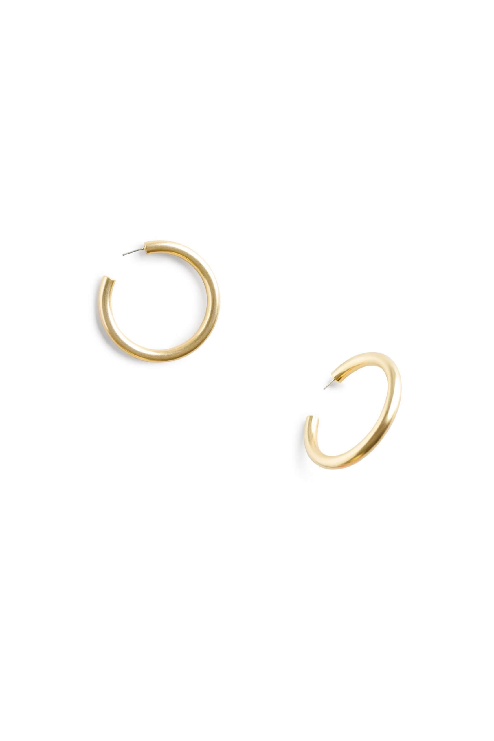 Stitch Fix Women’s gold hoop earrings.