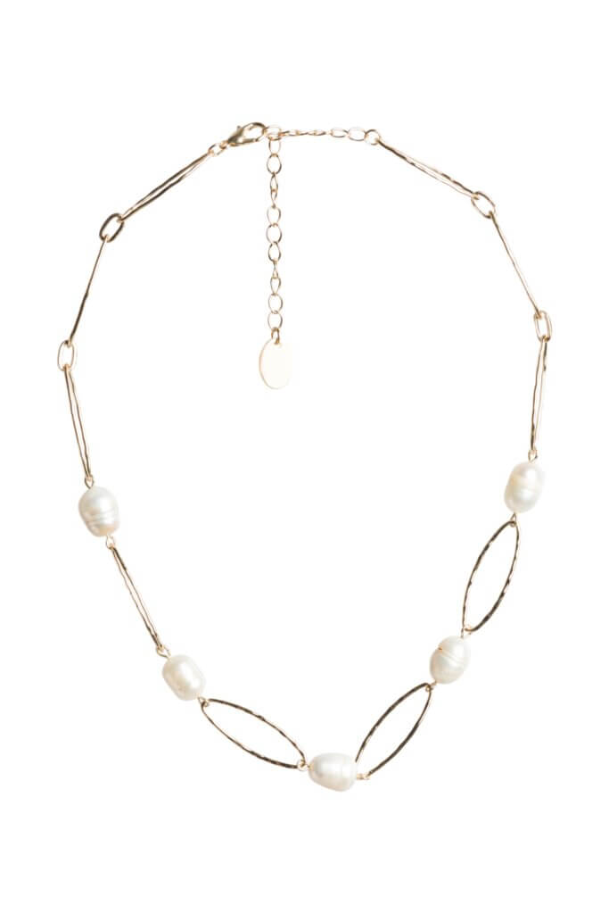 Stitch Fix women's gold chain-link and pearl necklace.