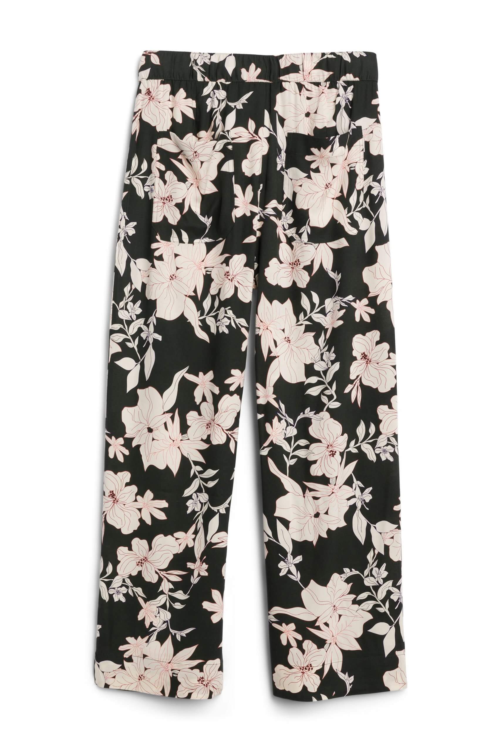 Stitch Fix women’s black and white floral print wide-leg pants.