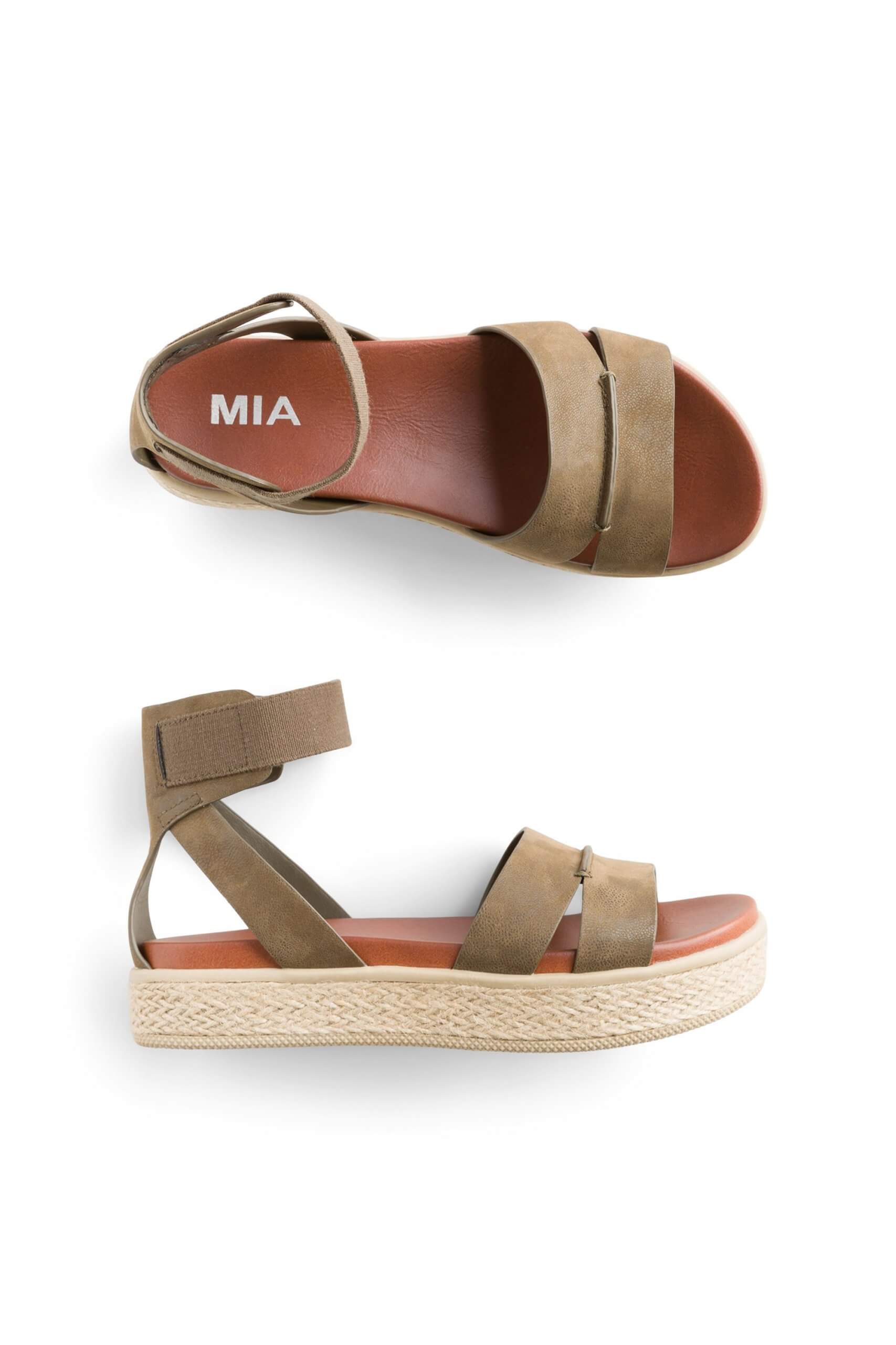 Stitch Fix women’s olive green platform espadrille sandals.