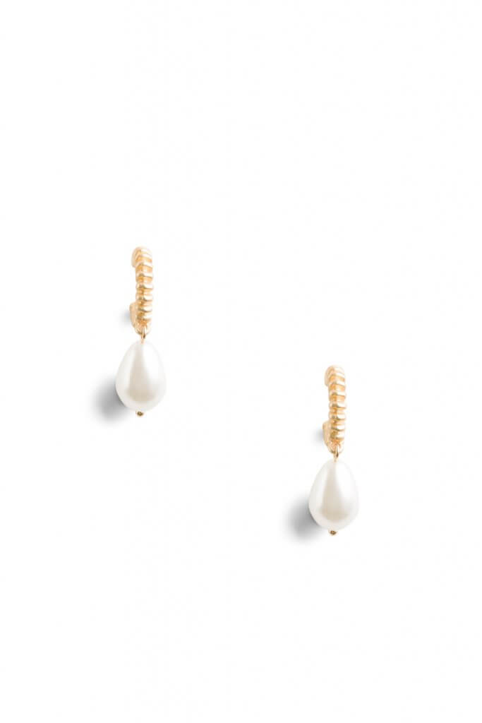 Stitch Fix women’s gold pearl drop earrings.