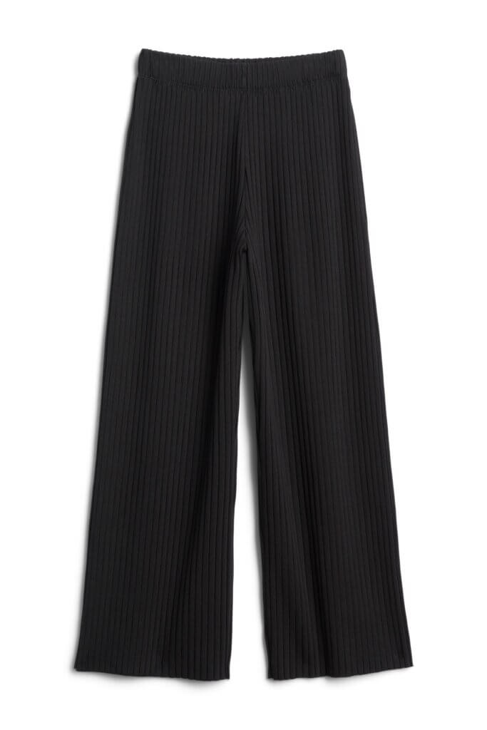 Stitch Fix women’s black wide-leg pants.