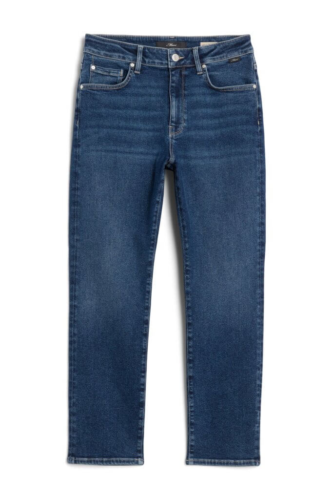 Stitch Fix women’s straight-leg blue jeans.