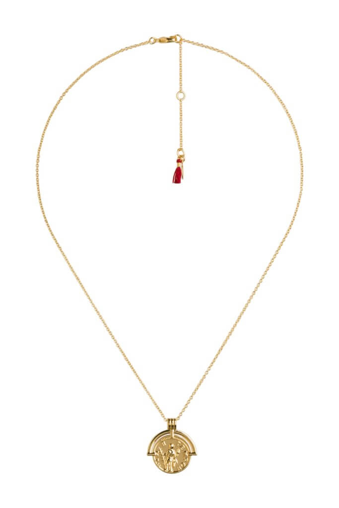 Stitch Fix women’s gold pendant necklace.