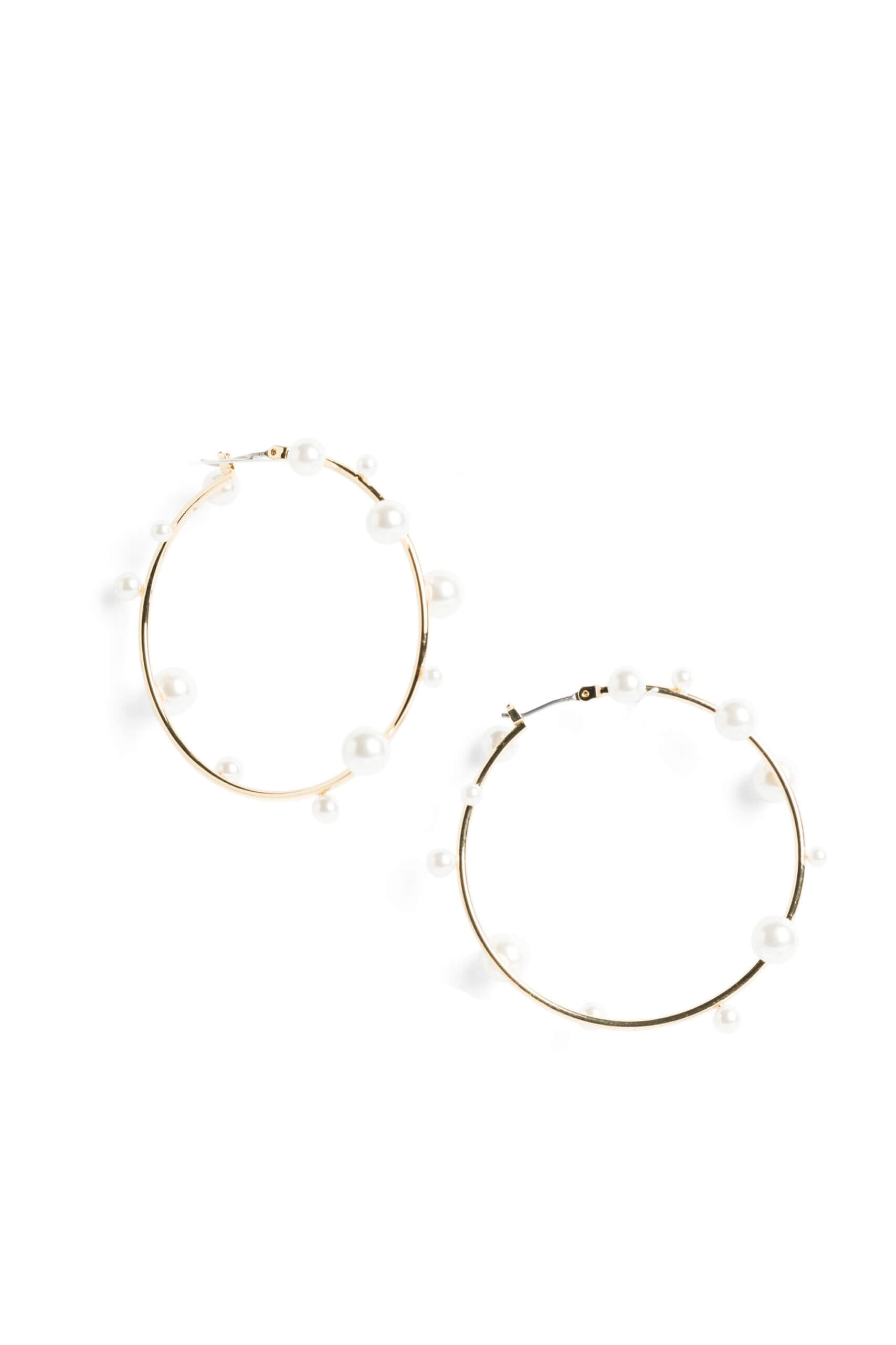 Stitch Fix women’s gold hoop earrings with pearls.