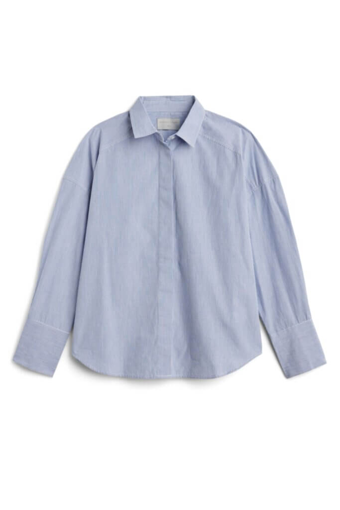 Stitch Fix Women’s blue collared collegiate fashion button-up shirt.