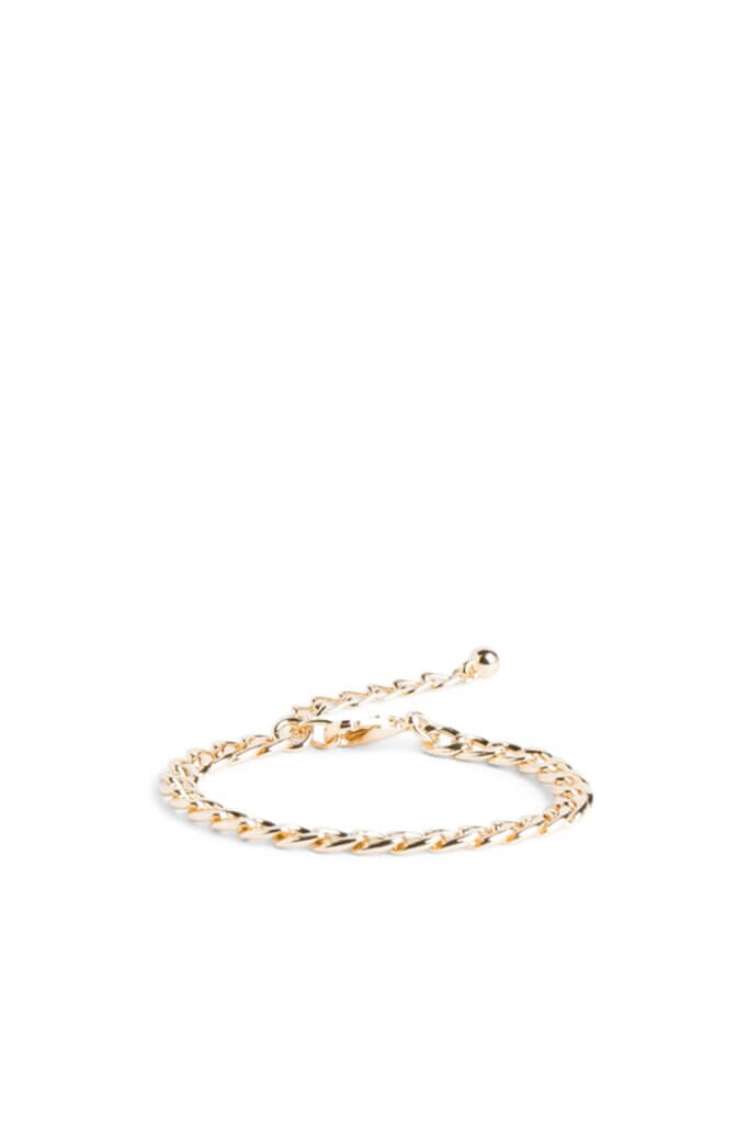 Stitch Fix women’s gold chain bracelet.