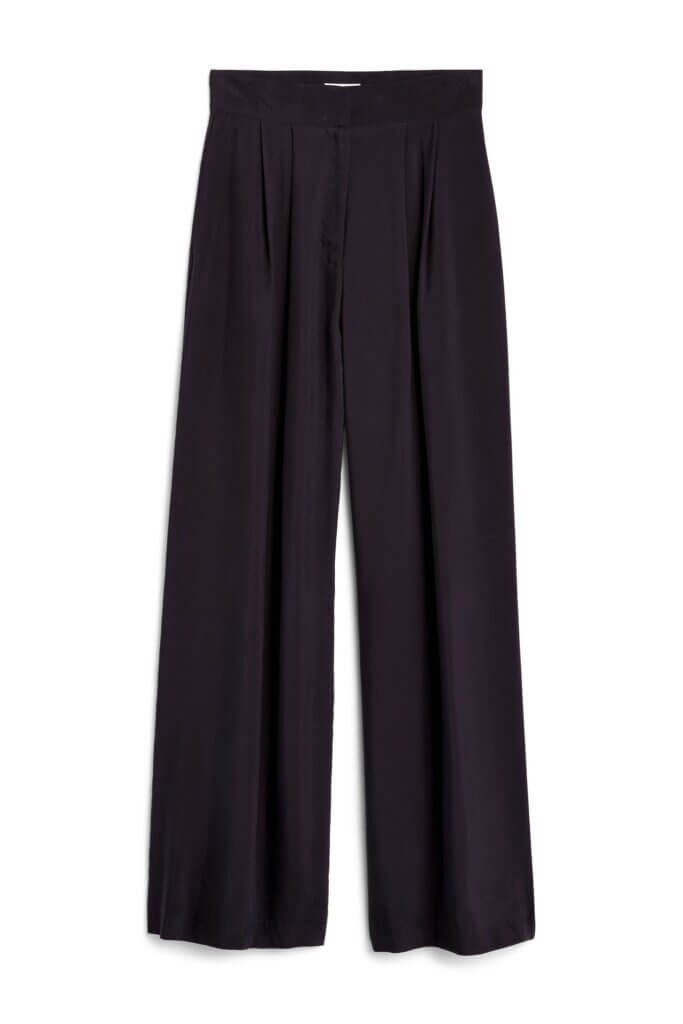 Stitch Fix women's black wide-leg pants.