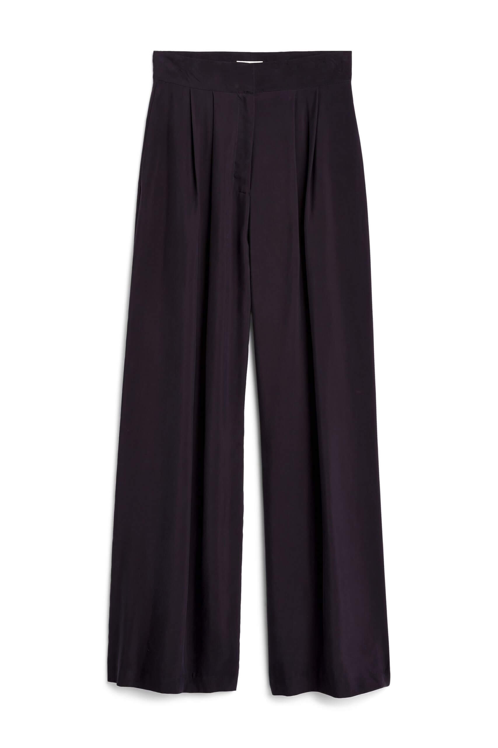 Stitch Fix women's black wide-leg pants.