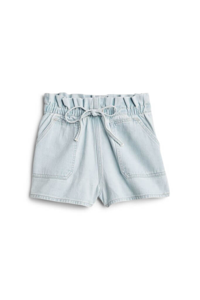 Stitch Fix women’s light blue coastal grandmother inspired paperbag shorts with waist-tie detail.