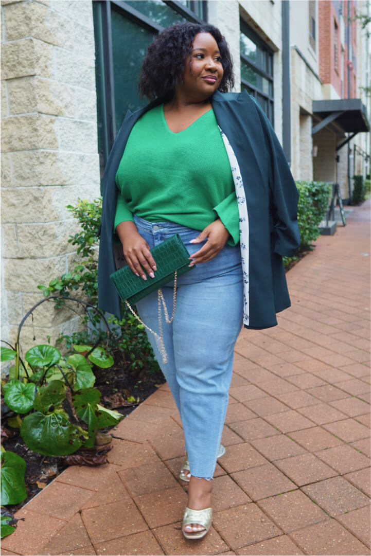 woman with oval body shape wearing v-neck swearing and high waisted jeans